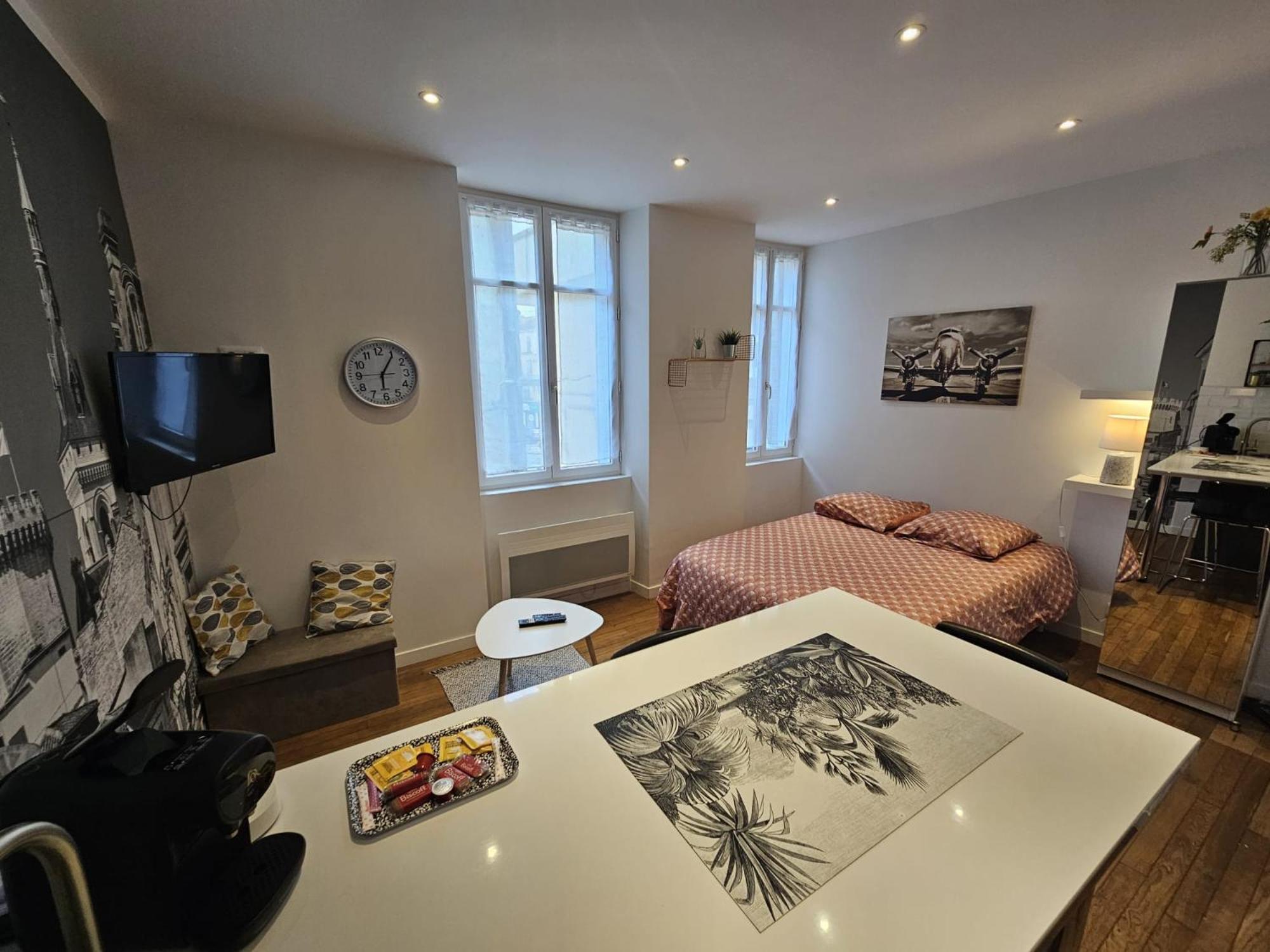 Le Pastel - Grand Studio Renove อองกูแลม ภายนอก รูปภาพ