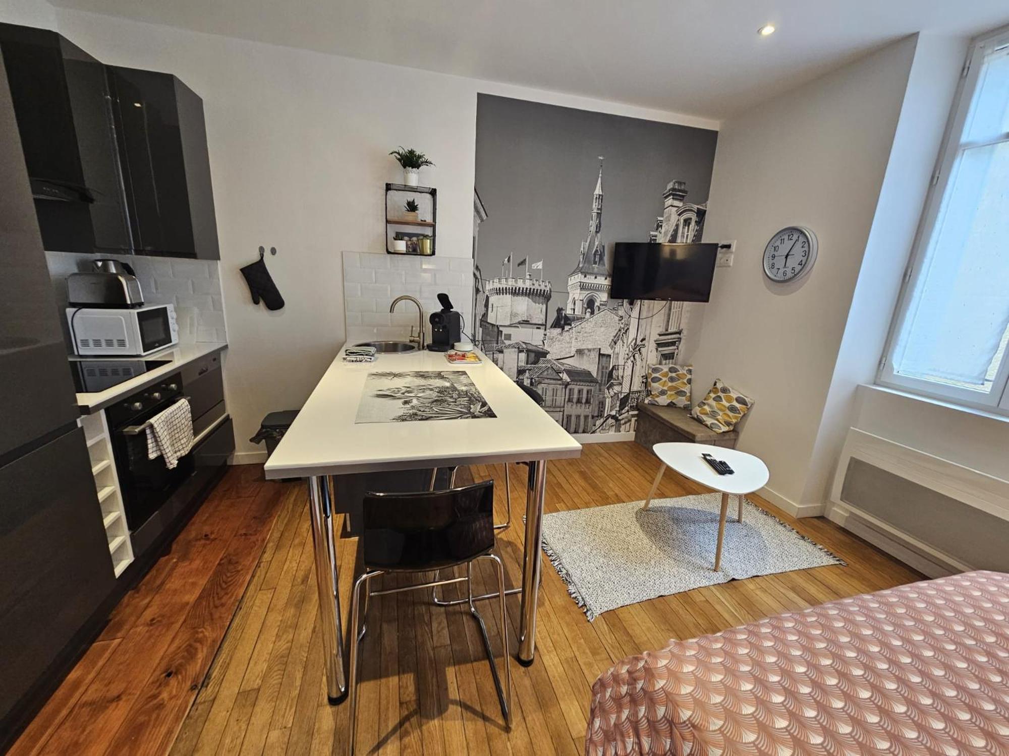 Le Pastel - Grand Studio Renove อองกูแลม ภายนอก รูปภาพ
